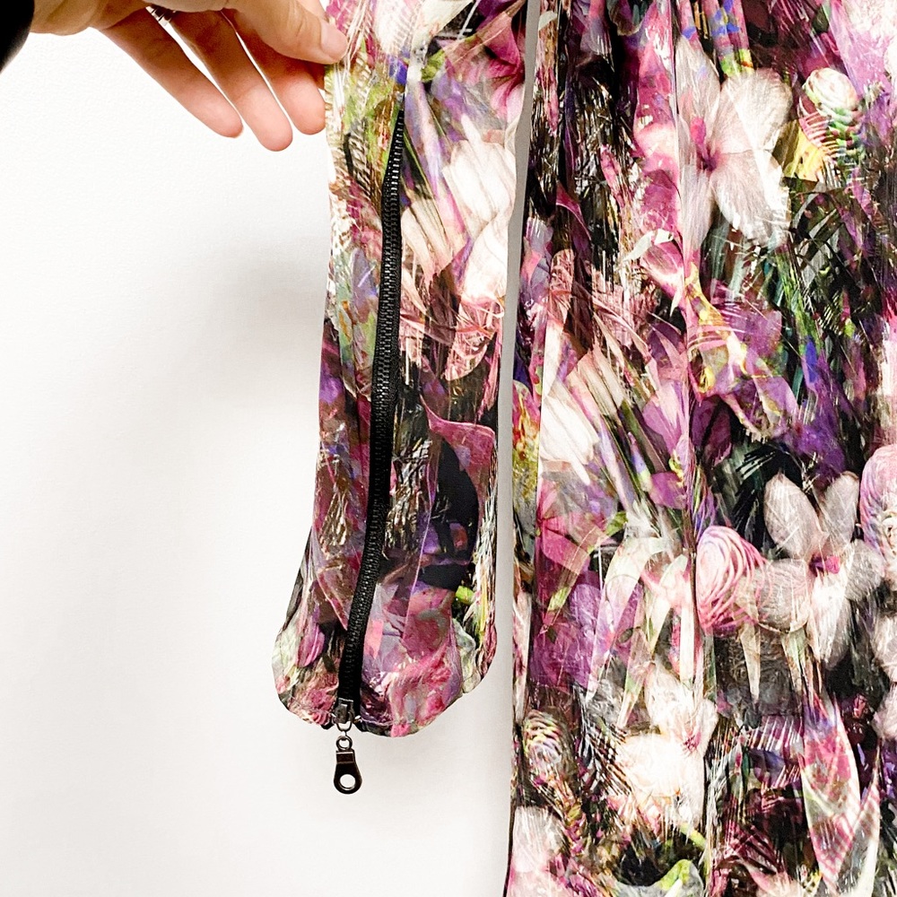 Shoulder Bold Classic Floral Holiday Vacation Chic‎ Long Sleeve Flowy Mini Dress - Picture 5 of 8